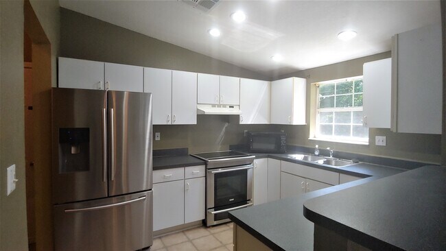 Building Photo - 3 Bedroom Ranch Style near Norris Lake!
