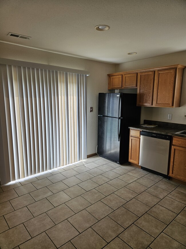 Building Photo - 704 Glenstone Dr