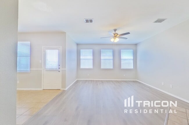 Building Photo - 1085 Harriman Dr