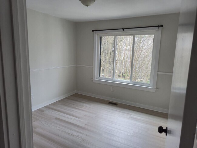 Building Photo - Spacious 3BR Condo in Newport News