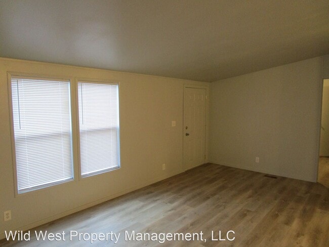 Building Photo - 3 br, 2 bath House - 3491 SE Umatilla Loop