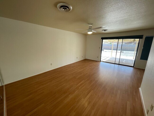 Foto del edificio - Move In Ready Mesa Del Sol Home!