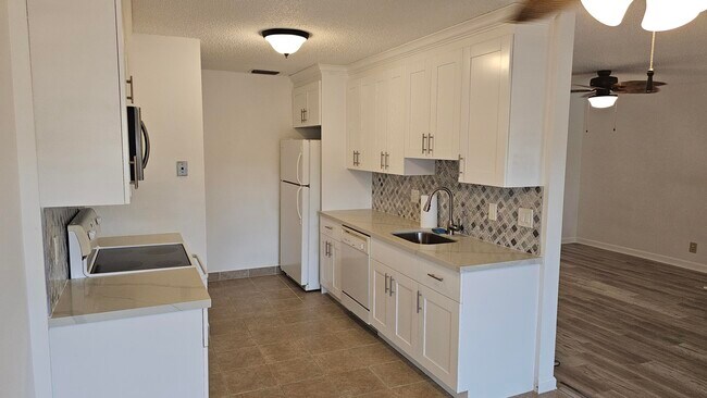 Building Photo - 5797 Doris Ct
