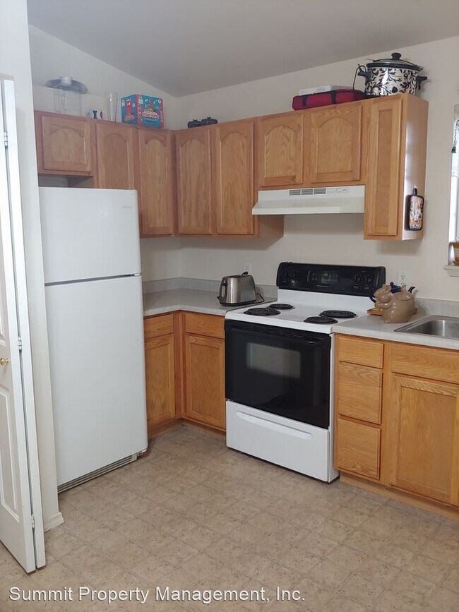 Building Photo - 1530 Schilling St