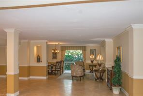Foto del edificio - 555 Park Shore Dr