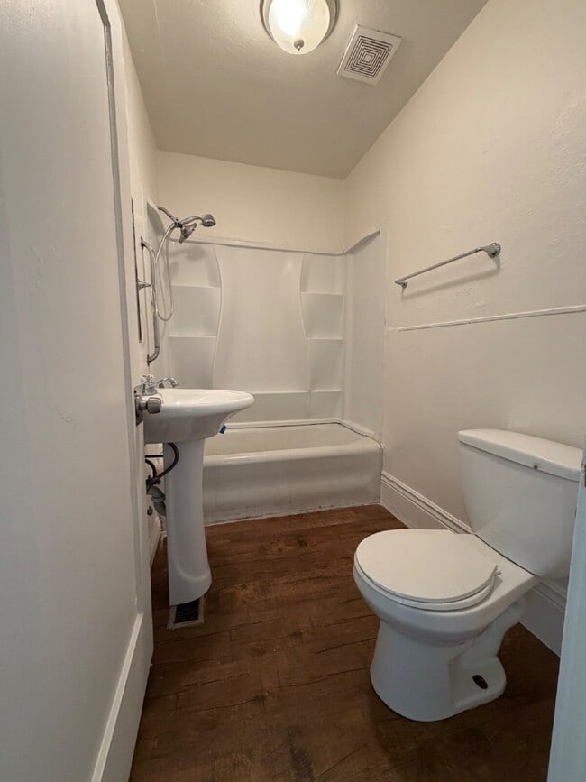 Photo - Charming 2-Bedroom Duplex in Merced with Washer dryer connections Apartment