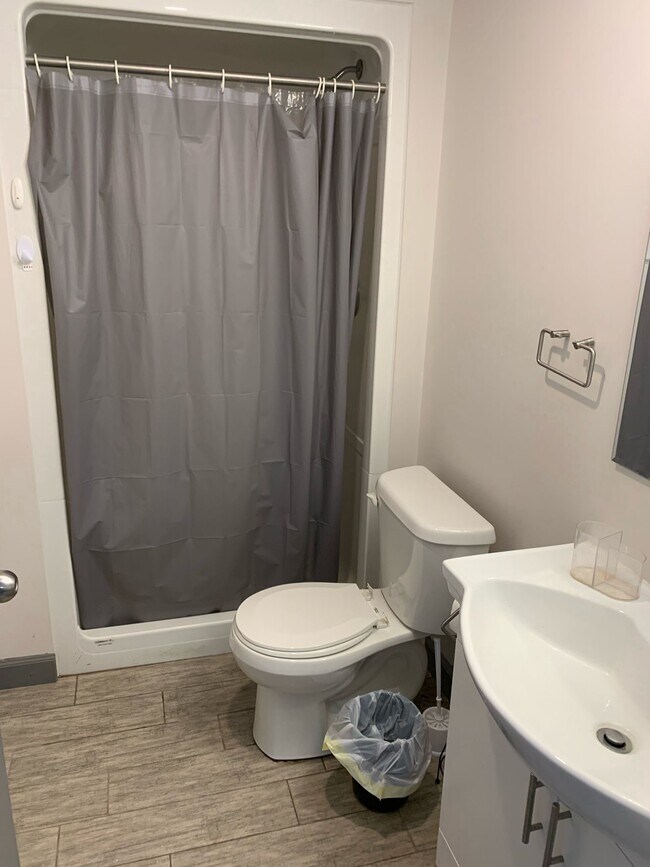 Building Photo - 258A-258A Sunview St