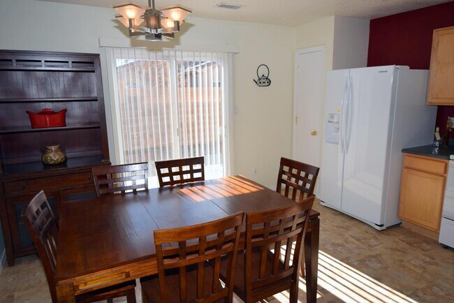 Foto del edificio - VISTA DEL NORTE 2 bedroom 2 bath 2/CG