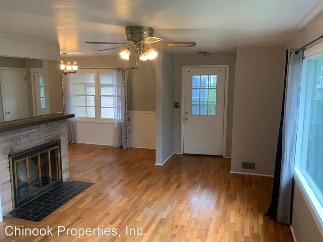 Foto del edificio - 3 br, 1.5 bath House - 831 Elm Dr