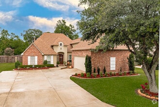 Building Photo - 12412 Oak Alley Dr
