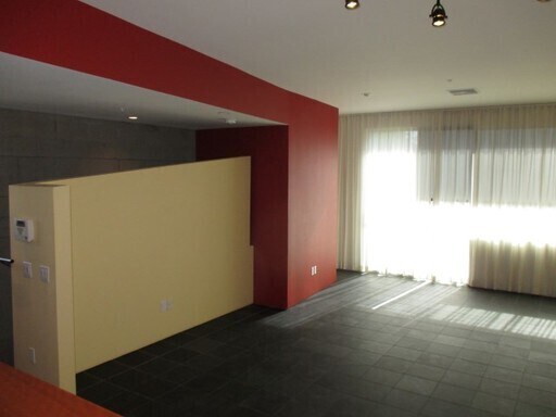 Primary Photo - 1145 E Whitton Ave