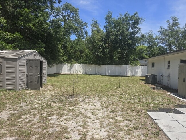 Building Photo - 329 Parkwood Dr