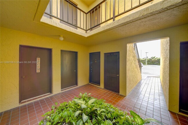 Foto del edificio - 9004 SW 137th St