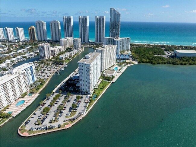 Foto del edificio - 500 Bayview Dr