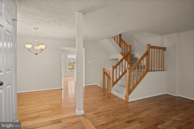 Foto del edificio - Charming Townhome with Modern Amenities