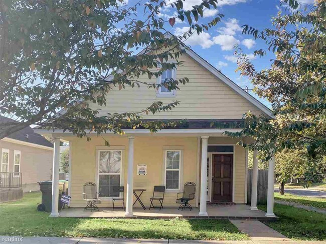 Building Photo - 2 br, 1.5 bath House - 215 Looney Ave