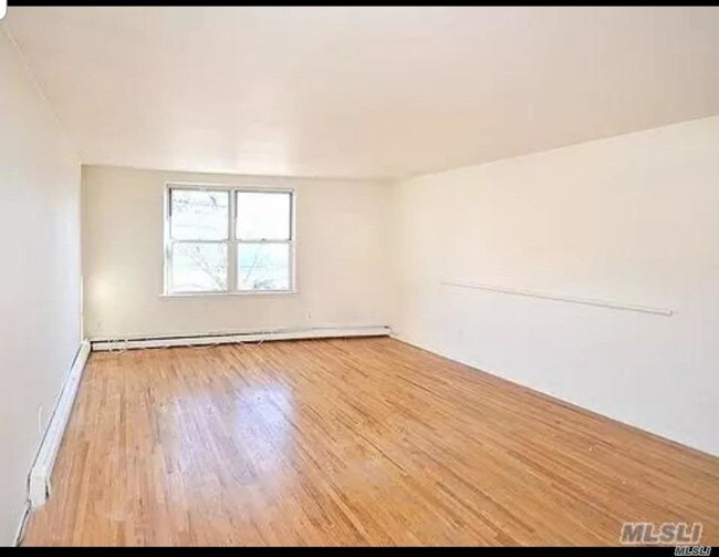 Foto del edificio - 211 Glen Cove Ave