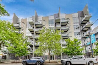 Building Photo - 1120 W Adams St