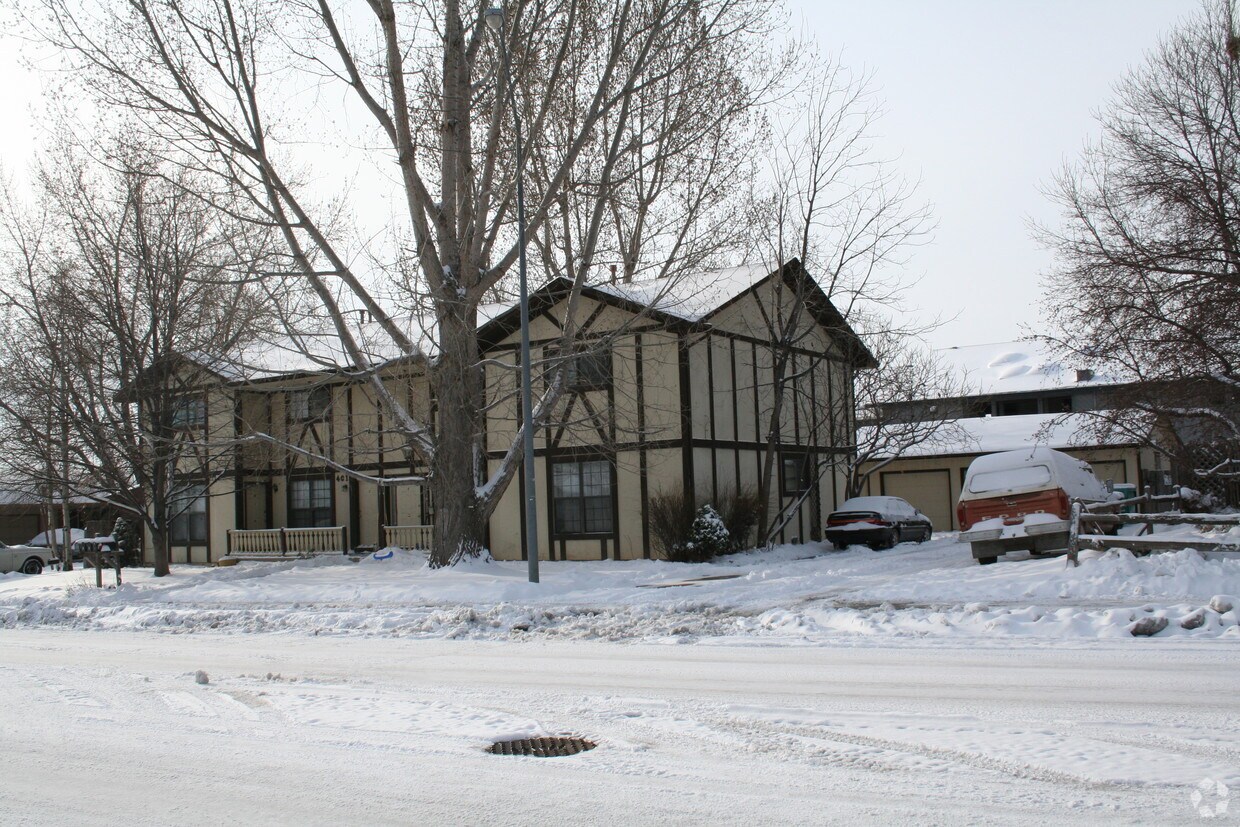 Building Photo - 401 E Swallow Rd