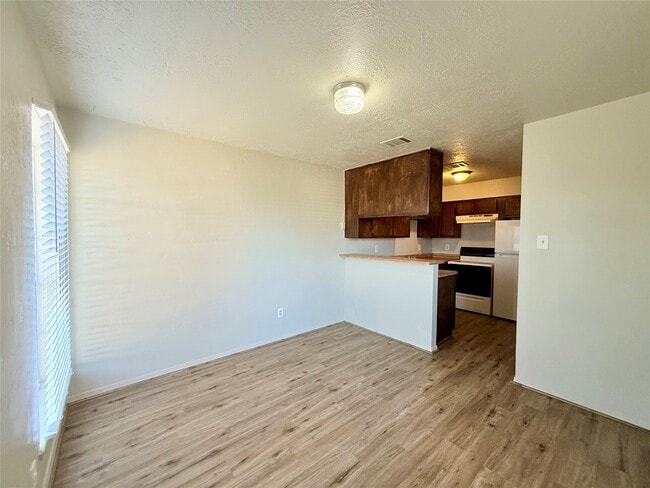 Building Photo - 705 Ruth Ct