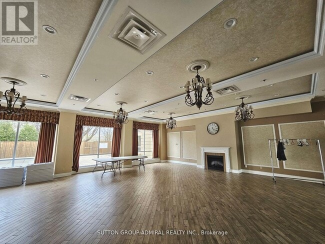 Building Photo - 2 Maison Parc Ct