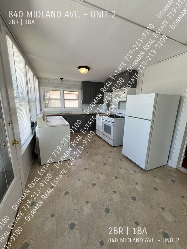 Foto del edificio - 840 Midland Ave