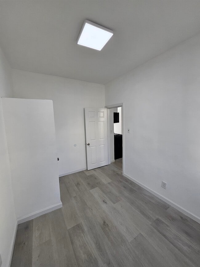 Foto del edificio - 190 Central Ave