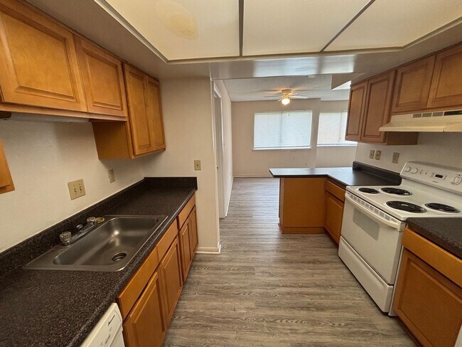 Building Photo - 2 Bedroom, 2 Bath Condo in Virginia Beach