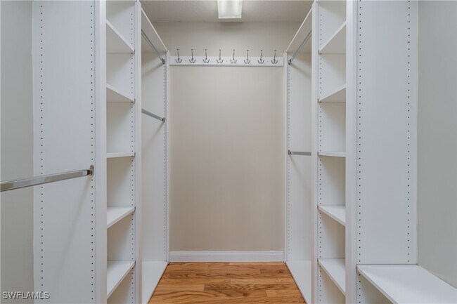 Foto del edificio - 4949 Kingston Way