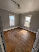 Building Photo - 608 Wellington St