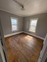 Building Photo - 608 Wellington St