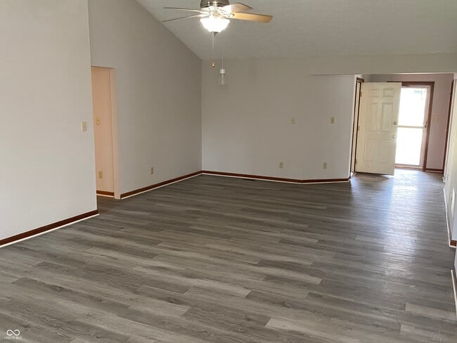 Building Photo - 5048 Shadow Pointe Dr