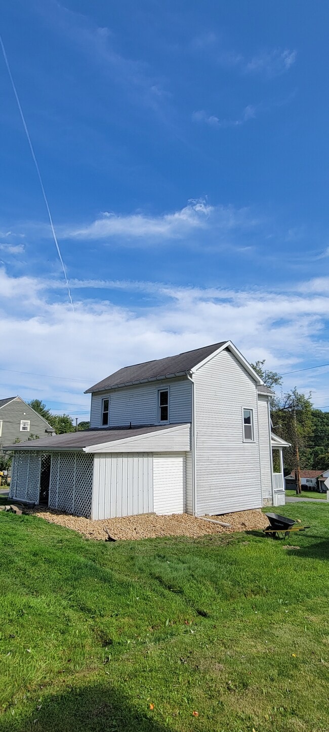 Building Photo - 1102 Old Mercer Rd