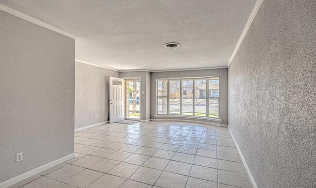 Foto del edificio - RENT REDUCTION - AVAILABLE NOW!