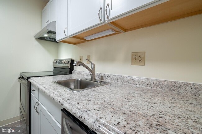 Foto del edificio - 23239 Rosewood Ct