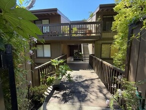 Building Photo - 3299 La Mesa Dr