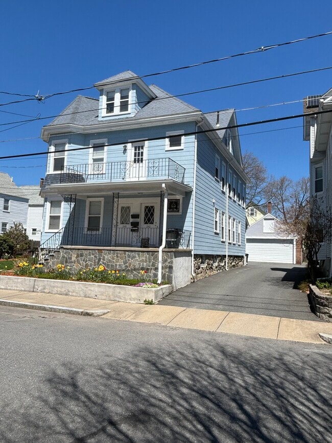 Building Photo - 242 Brown St