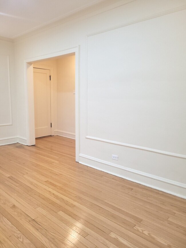 Foto del edificio - 2336 E 68th St