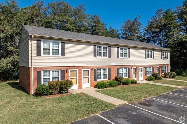 Building Photo - Cardinal's Crest Apartments