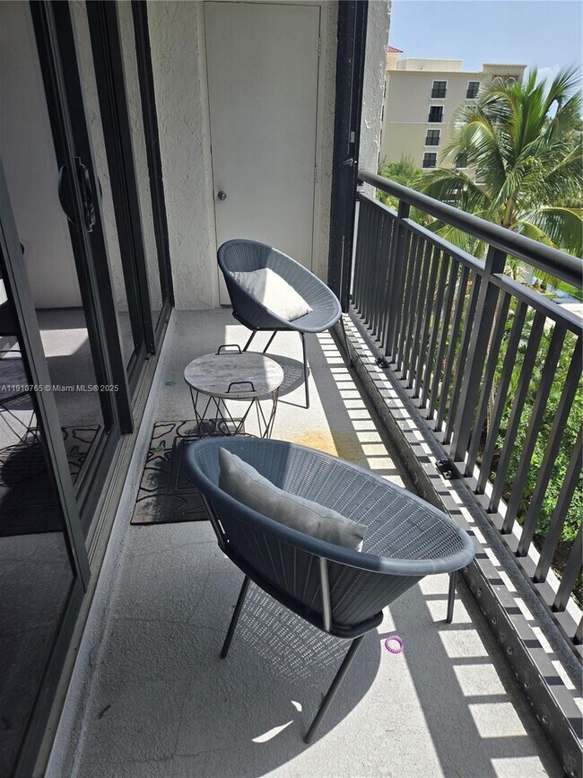 Foto del edificio - 2300 NE 33rd Ave