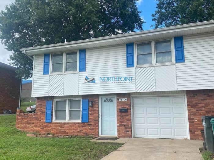 Primary Photo - Charming 2 Beds, 1 Bath Half Duplex