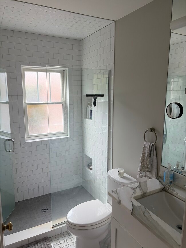 Foto del edificio - 583 N Old Woodward Ave