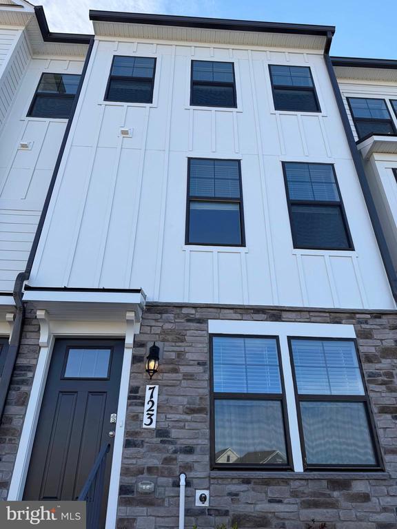 Foto del edificio - 723 Courier Ln