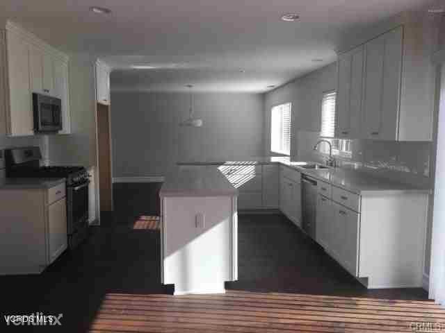 Building Photo - 282 Lucero St