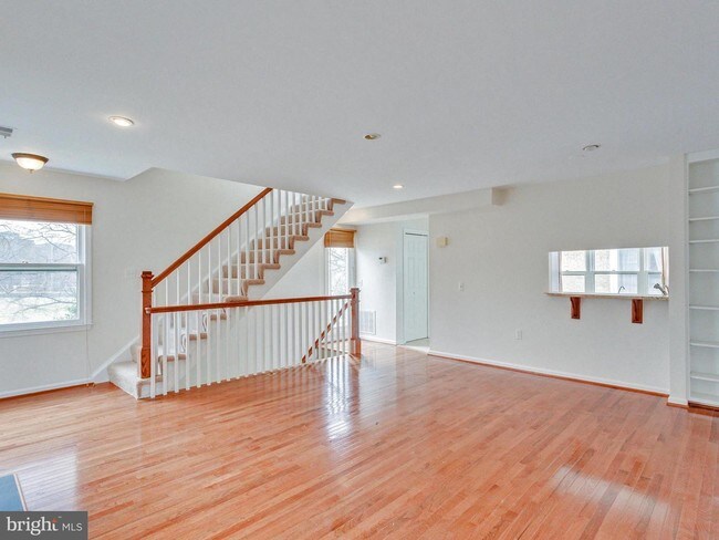 Building Photo - 1104 N Quincy St