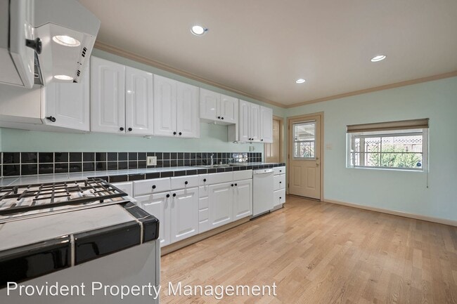 Building Photo - 3 br, 2 bath House - 1443 Blackstone Avenue