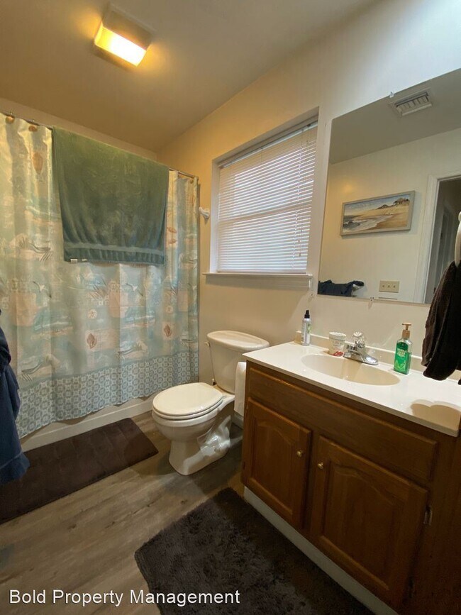 Foto del edificio - 3 br, 1 bath House - 456 W Oak Ave.