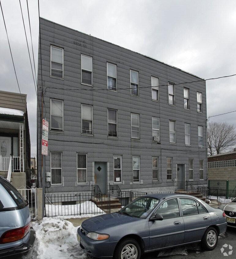 Building Photo - 60-62 Cambridge Ave