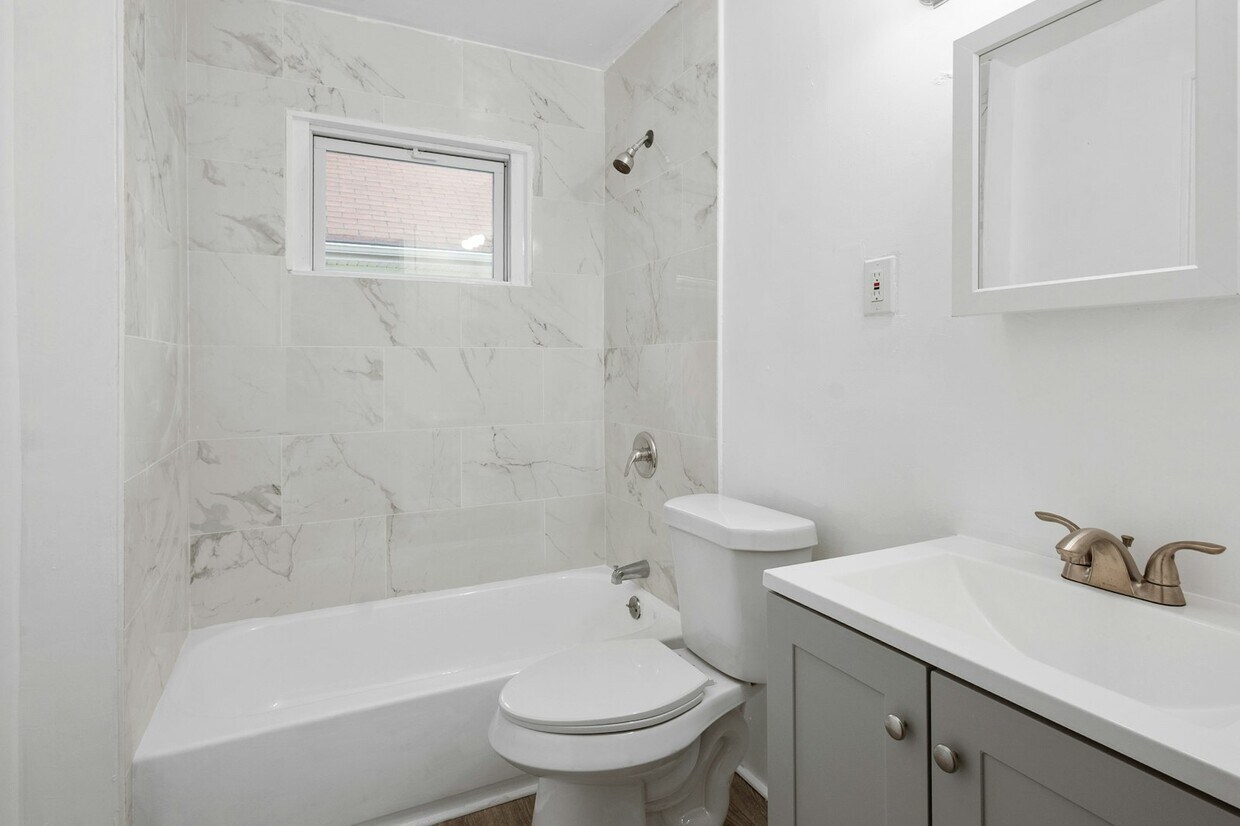 Foto principal - 13500 3rd Ave