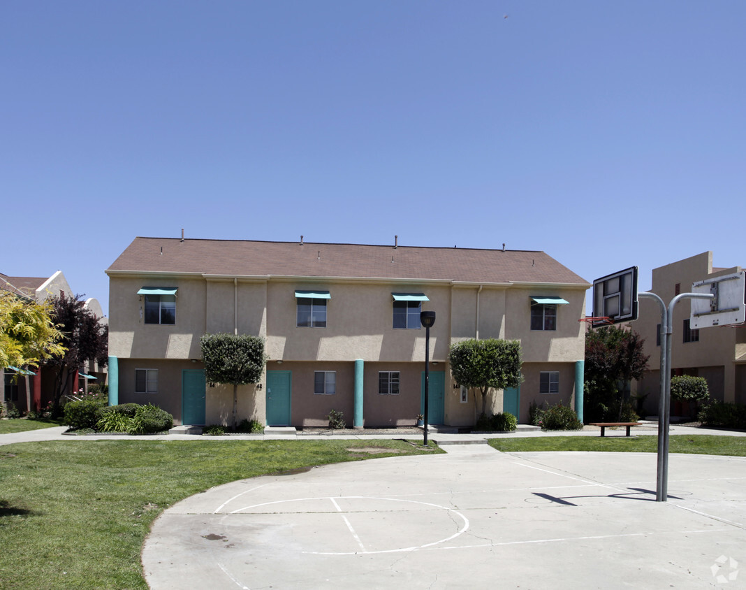 Building Photo - Los Adobes de Maria